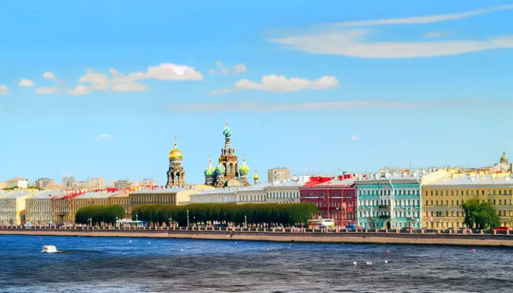 Путешествие по Санкт-Петербургу: история, культура, архитектура и впечатления.